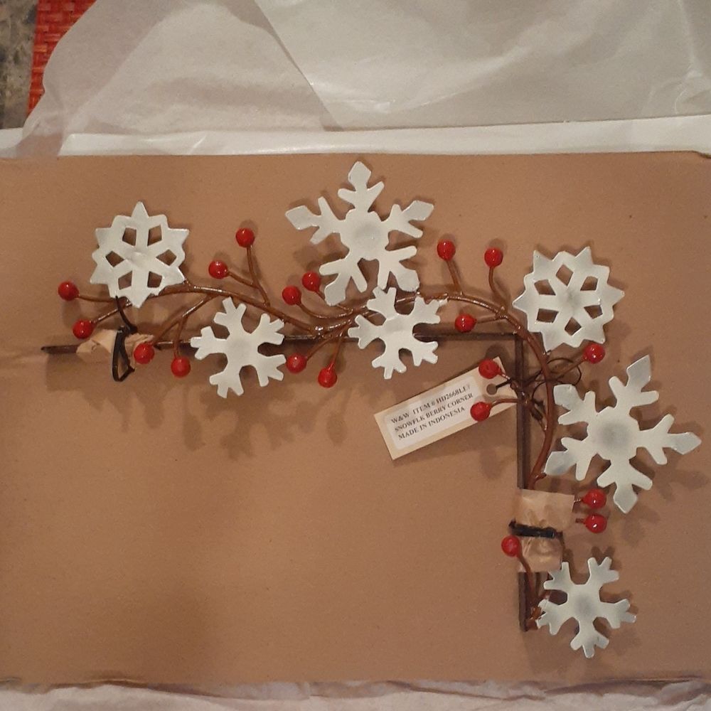 W&W Snowflake Holiday Corner New In Box - Picture 2 of 2